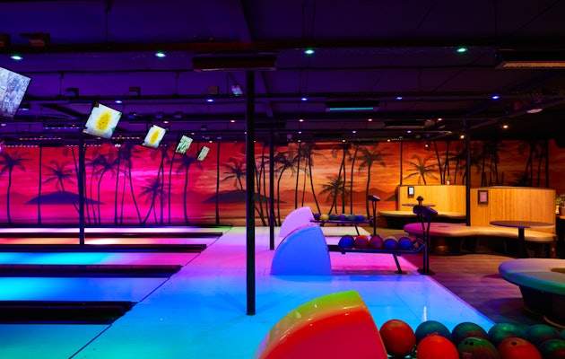 2 uur LED bowlen voor max. 6 personen bij Aloha Amsterdam!