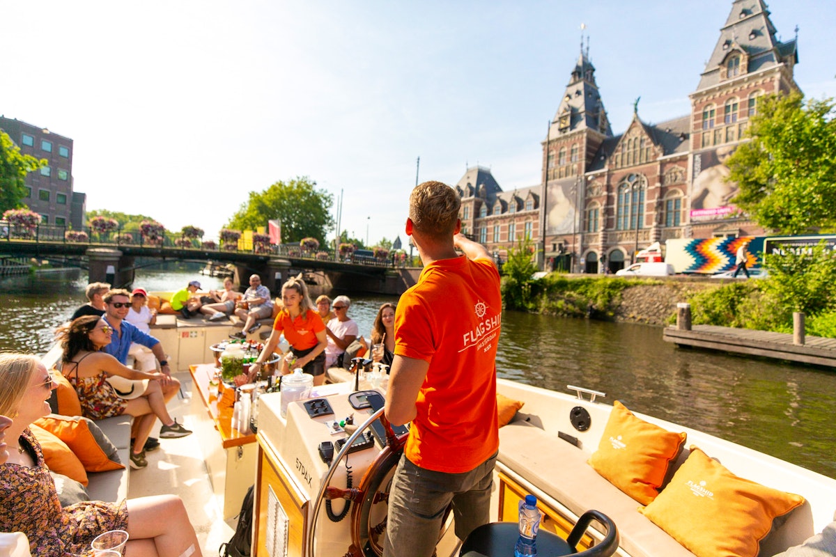 Een luxe boottocht over de Amsterdamse grachten!