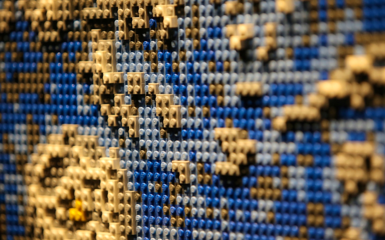 Nu 'Corona-proof' te zien in de Amsterdamse Kalverstraat: de grootste tentoonstelling van LEGO-kunst ter wereld!