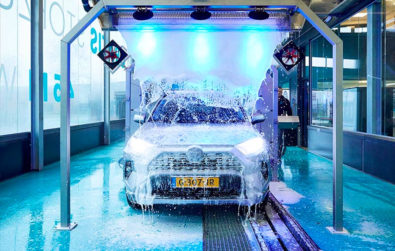 Laat je auto wassen met 'Het Beste' wasprogramma bij Carwash Rijen!