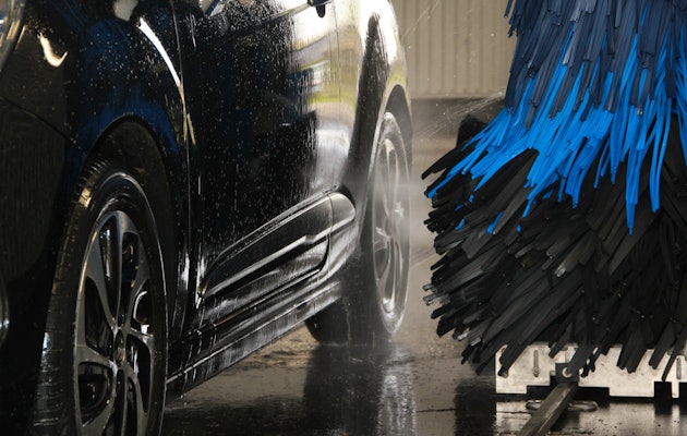 Een professionele carwash wasbeurt bij Hanex Tankstations!