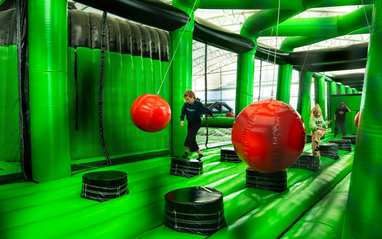 2 tickets voor Level Up Inflatable Park in Essen! 