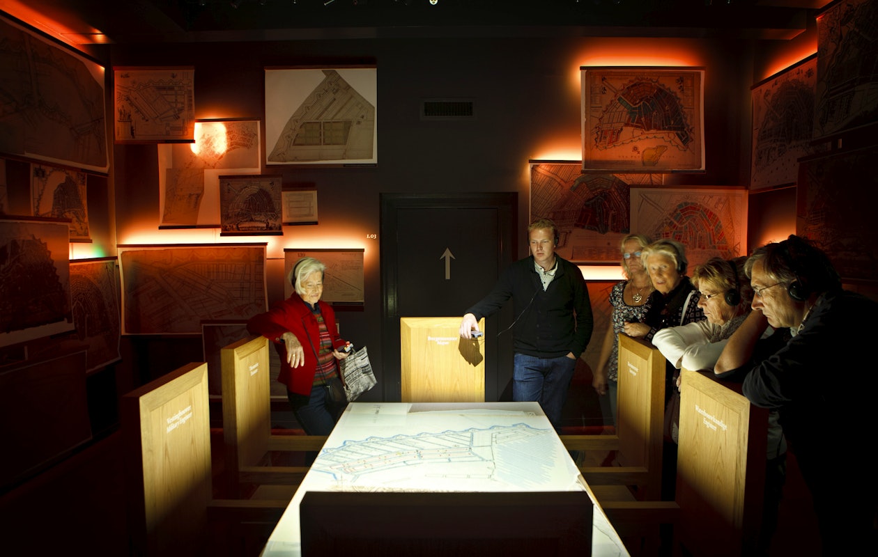 Ga met 4 personen op ontdekking in Grachtenmuseum Amsterdam!