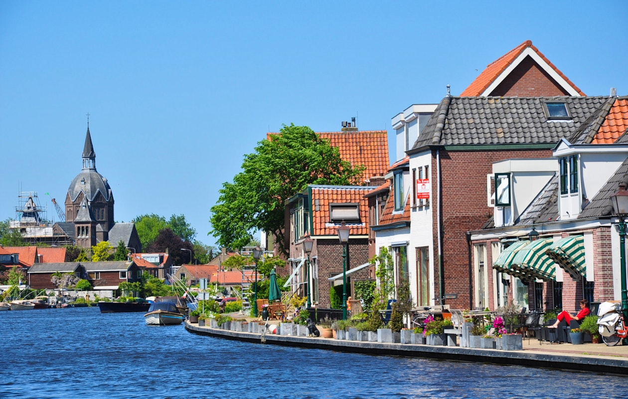 Geniet van het prachtige Leiden en omgeving vanaf het water met  een rondvaart over de Kagerplassen met rederij van Hulst!
