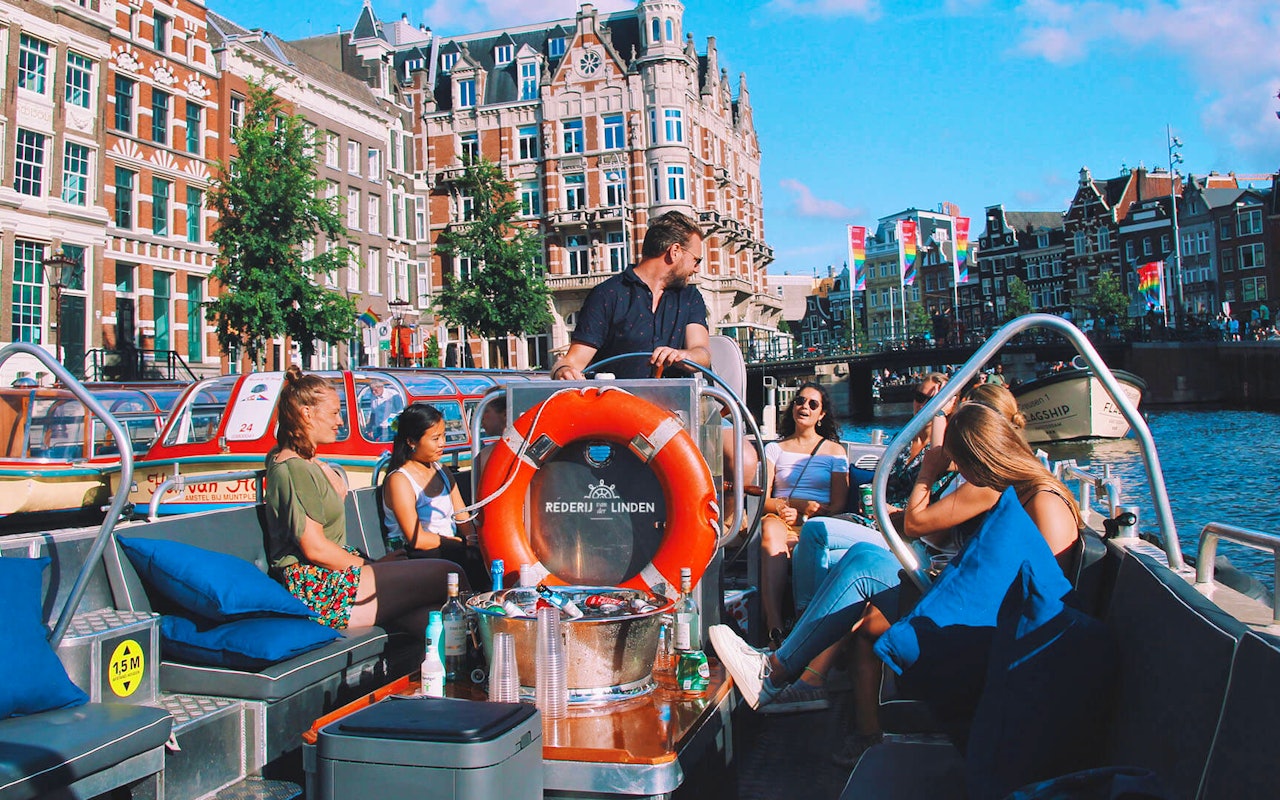 120 minuten varen door Amsterdam met max. 16 personen!