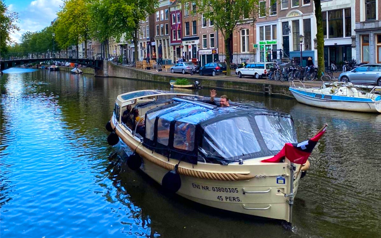 120 minuten varen door Amsterdam met max. 16 personen!