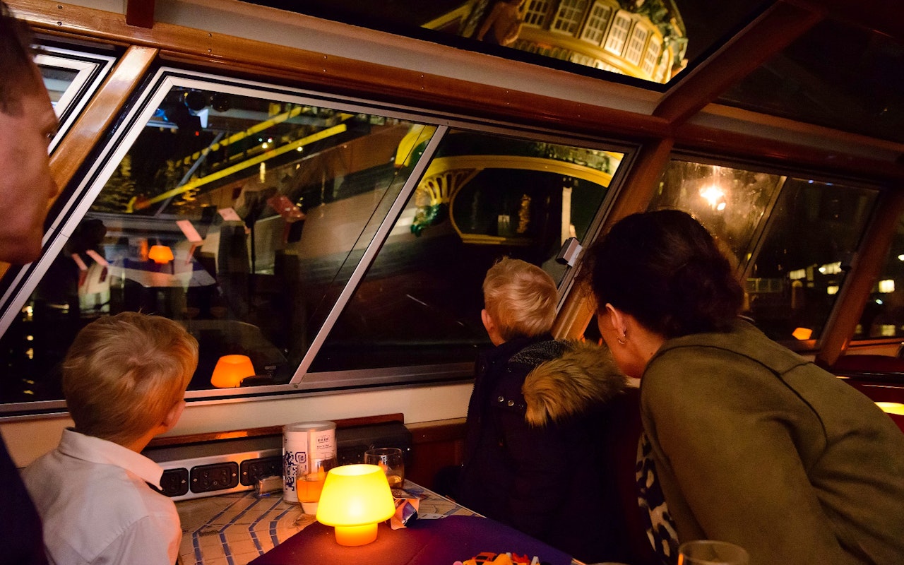 Geniet met 2 personen van een romantische Evening Cruise door de Amsterdamse grachten!