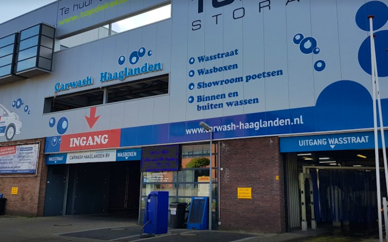 Een desinfectie + luxe autowasbeurt bij Carwash Haaglanden in Den Haag!