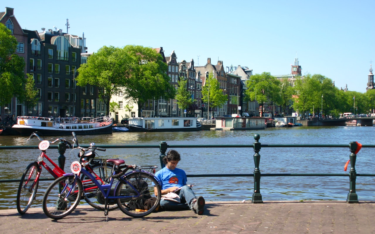 Ontdek met 2 personen Amsterdam op de fiets bij MacBike fietsverhuur!