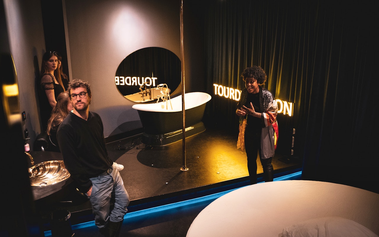  Ontdek met 1 persoon Amsterdam's Best Kept Secret - Tour de BonTon!