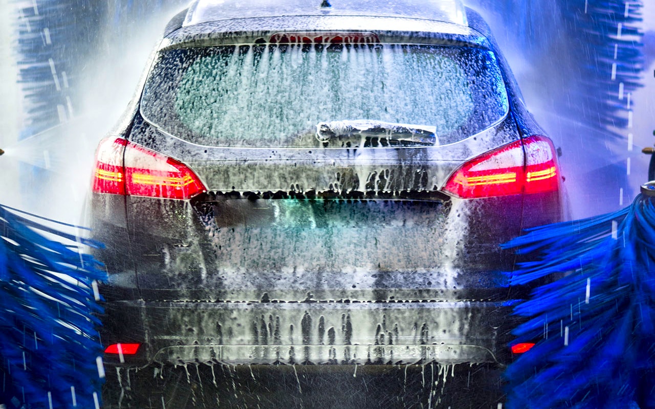 Kom je auto wassen in de luxe autowasstraat van Autowascentrum Dokkum!