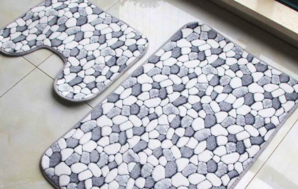 Set van een stijlvolle antislip badmat en wc-mat steenpatroon!