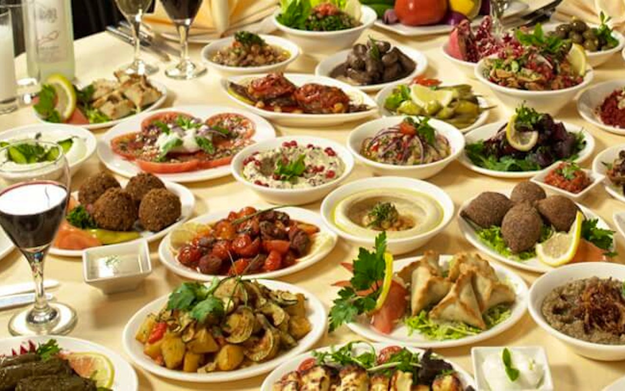 Een Libanese 6-gangen proeverij bij Amier Restaurant voor 2! 