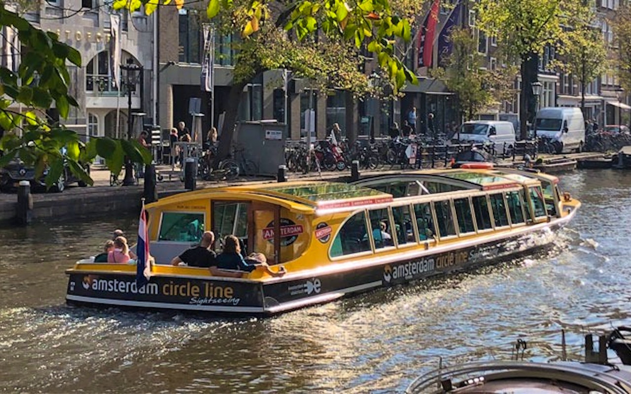 'Hop on, hop off' boot in Amsterdam voor 2 personen!