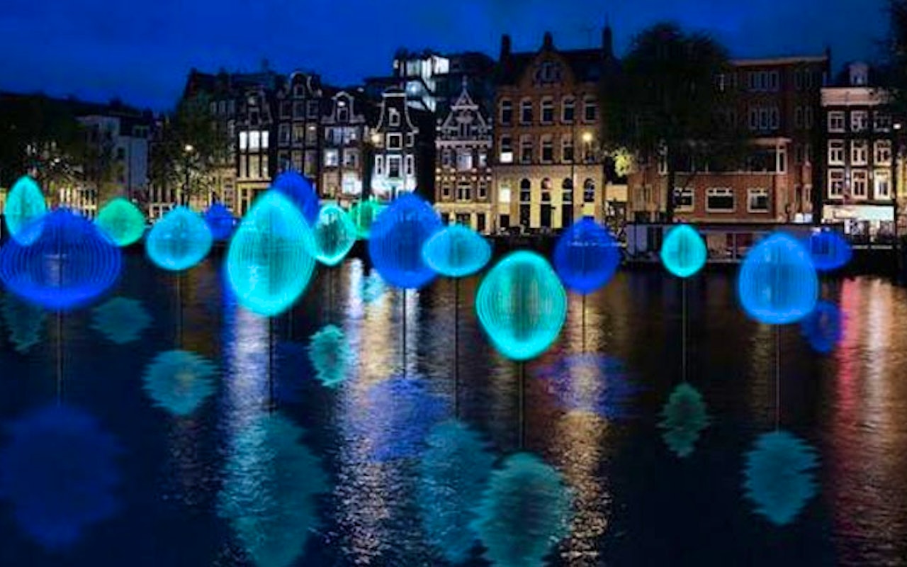 Geniet van het Amsterdam Light Festival tijdens een fietstour!
