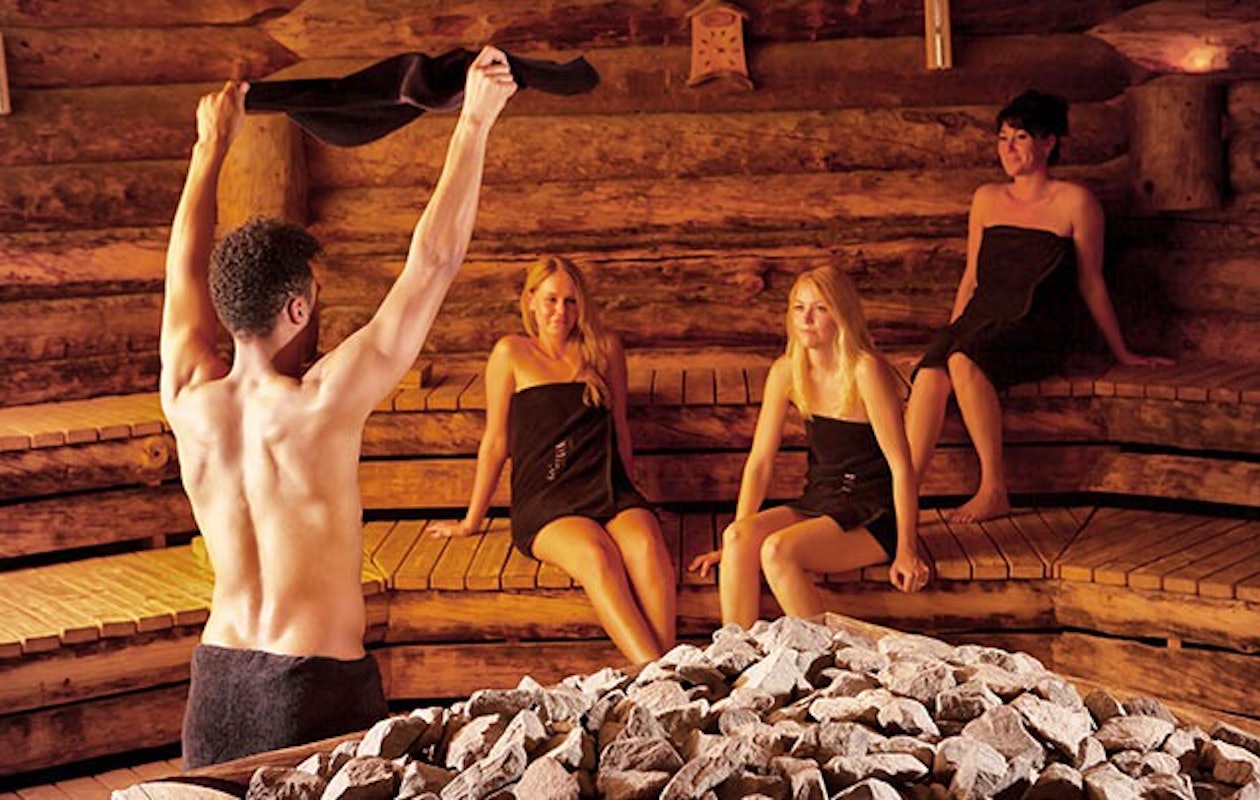 Samen volledig ontspannen in de sauna bij Elysium!
