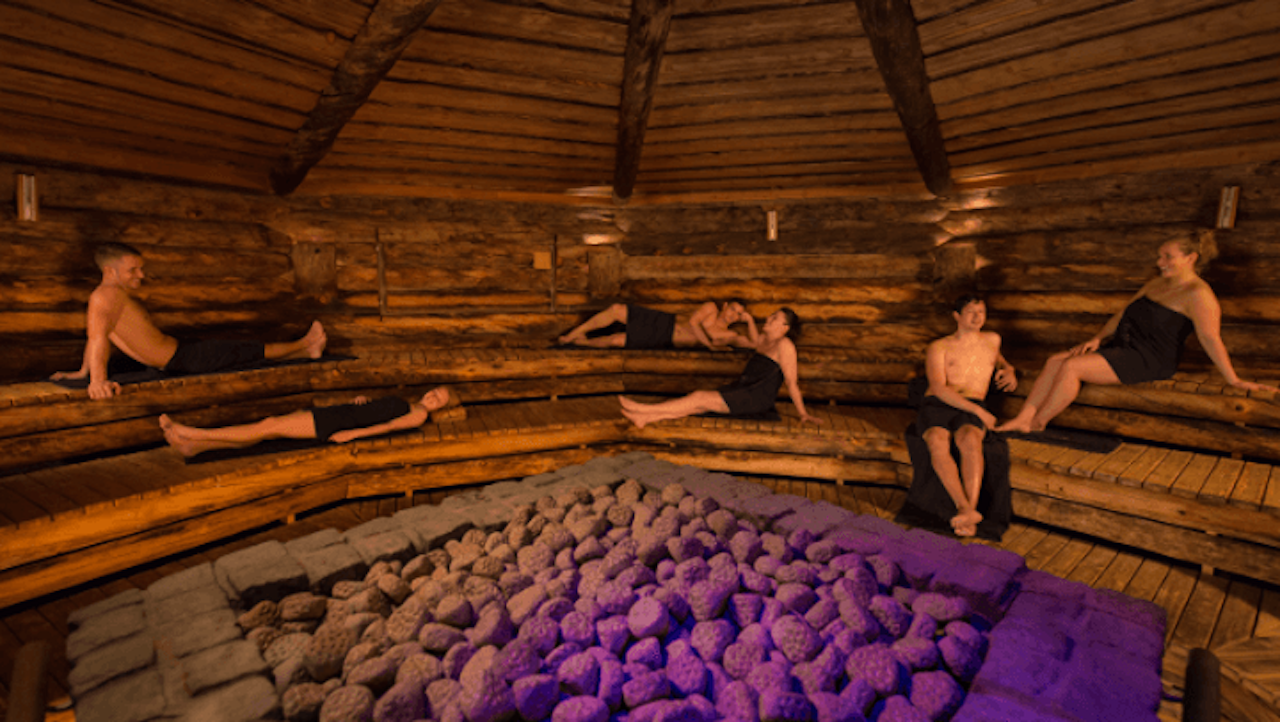 Samen volledig ontspannen in de sauna bij Elysium!