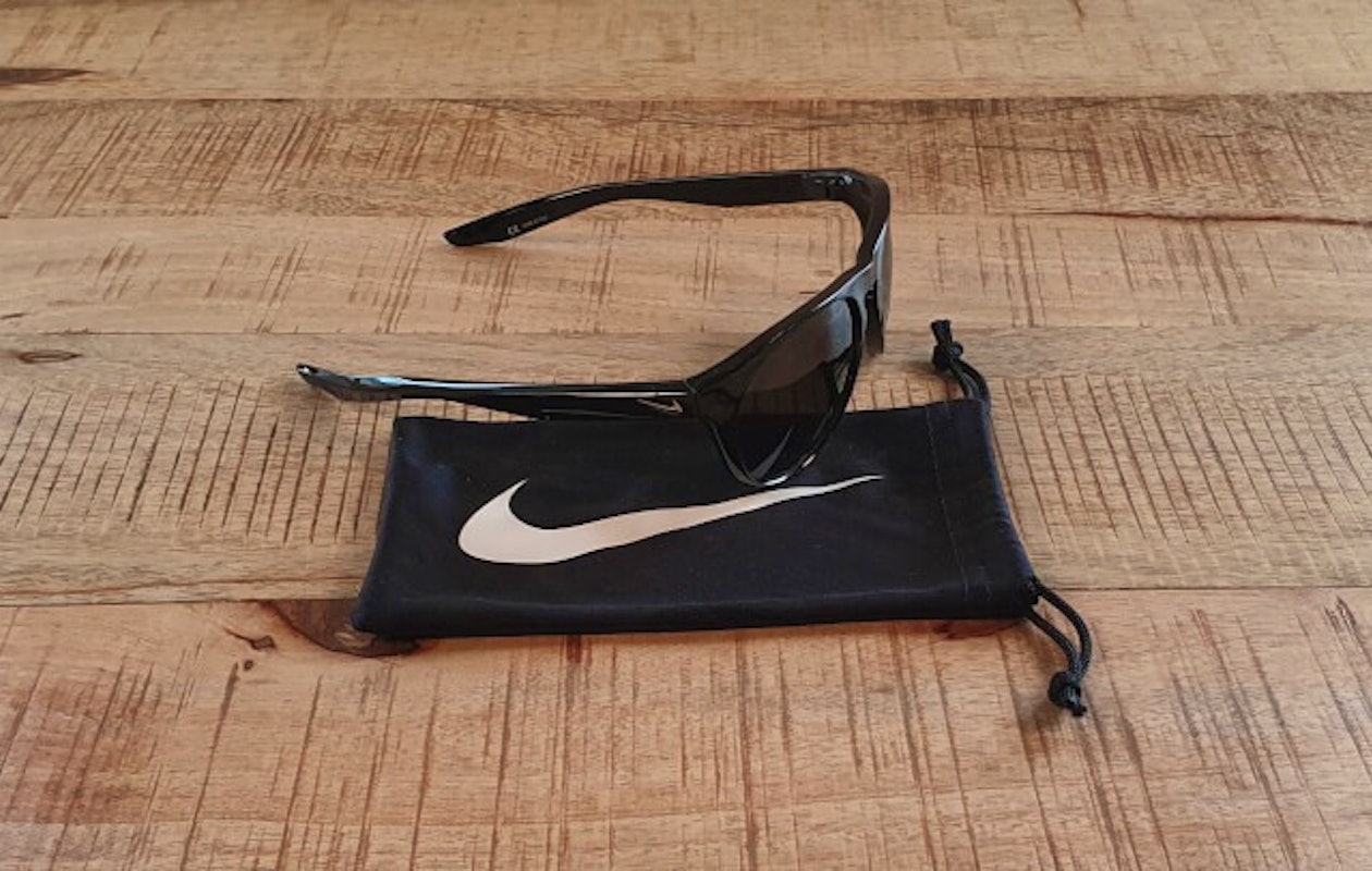 Unisex Nike Essential Jaunt zonnebril!