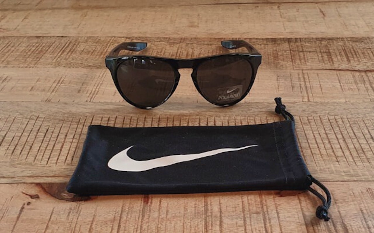 Unisex Nike Essential Jaunt zonnebril!