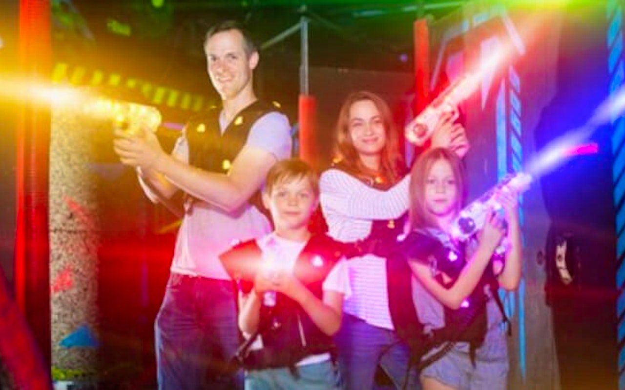 Kom lasergamen met 6 personen bij Partycentrum de Bolder!