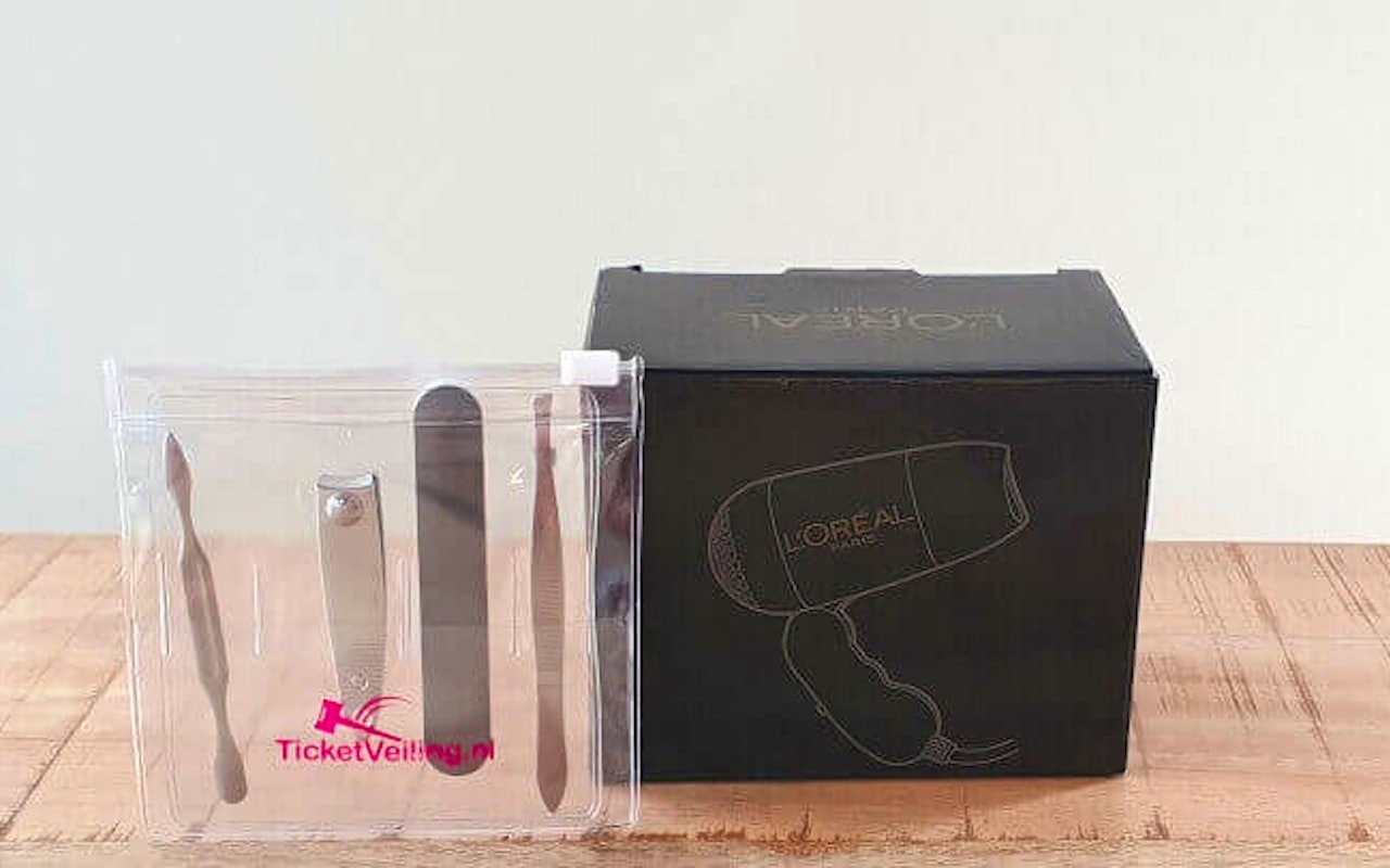 Mini reisföhn van L'oréal met manicure kit, ideaal voor onderweg!